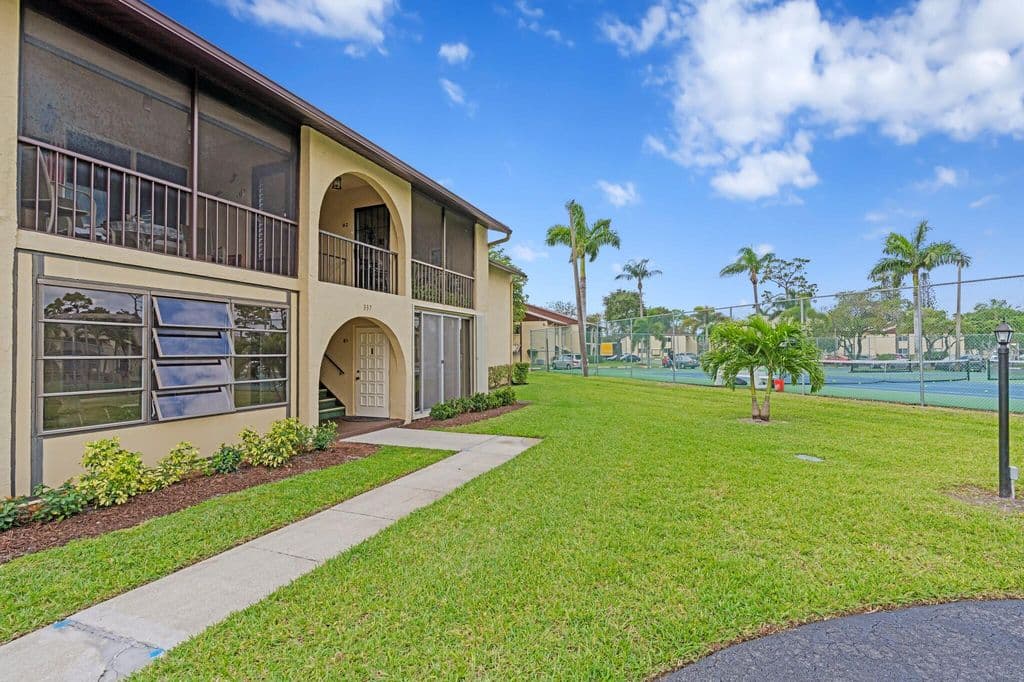 2-bedroom Condo — 336 Pine Ridge Circle #B-1