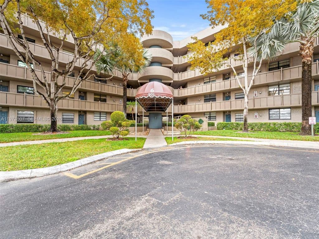 2-bedroom Condo — 901 Colony Point Cir APT 304
