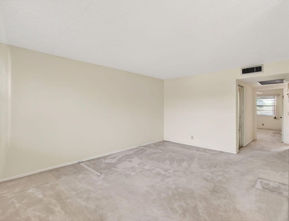 2-bedroom Condo — 3044 Lincoln C