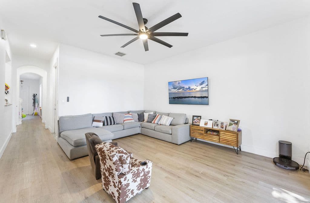 3-bedroom Property — 4414 MORGAN Lane