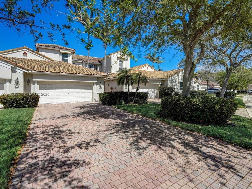 3-bedroom Property — 963 Harbor Vw S
