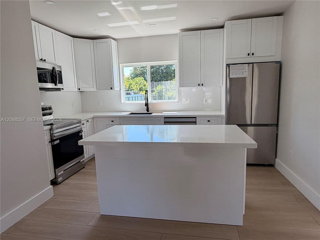 3+1 Müstakil ev — 2830 SW 63rd Ave