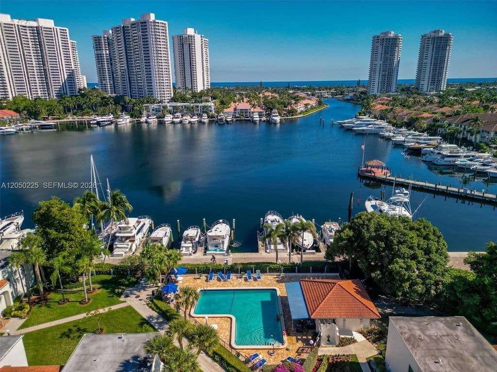 2+1 Condo — 3549 Magellan Cir APT 418