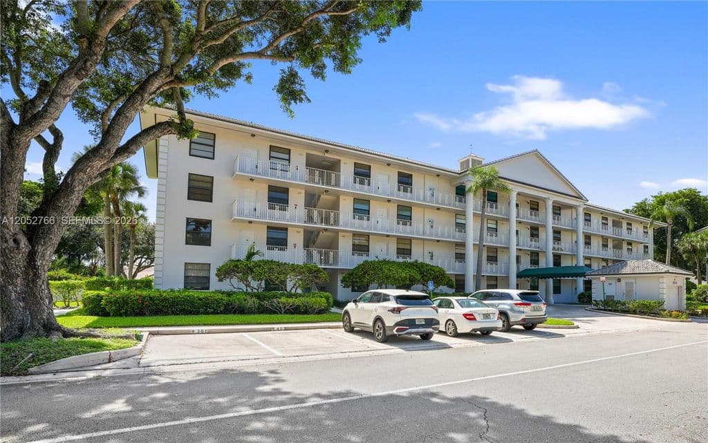 2+1 Condo — 3516 Whitehall Dr APT 301