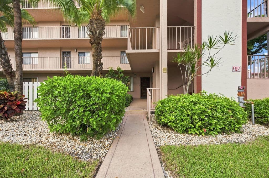 2-bedroom Condo — 7321 Amberly Lane #110