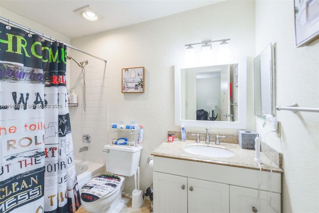 2-bedroom Condo — 875 Riverside Dr APT 735