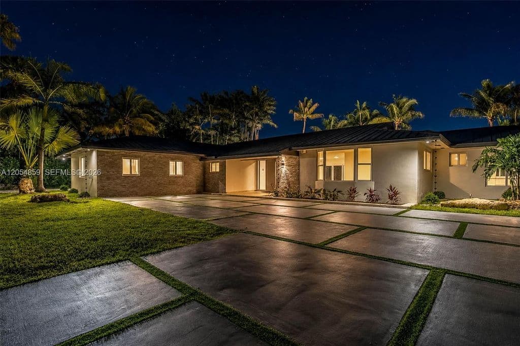 6-bedroom Single-Family Home — 8600 SW 162nd St