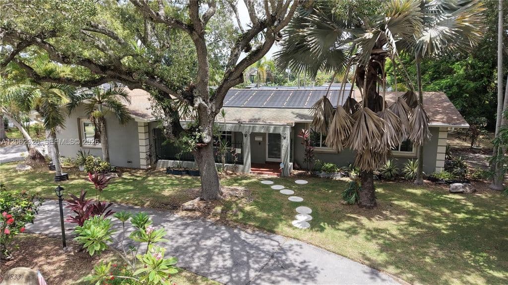 4+1 Müstakil ev — 8331 SW 156th St