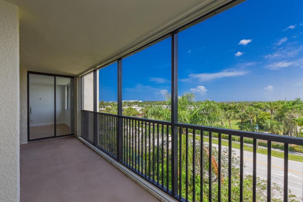 2-bedroom Condo — 1605 S Us Highway 1 #M1-403