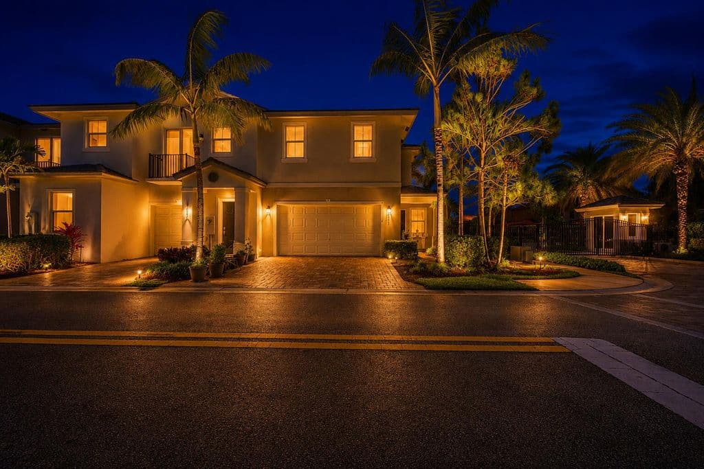 3-bedroom Property — 6993 Pines Circle