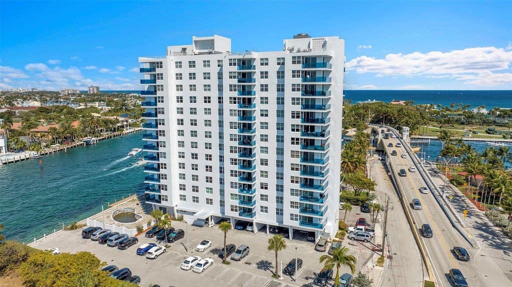 2-bedroom Condo — 2639 N Riverside Drive #1005