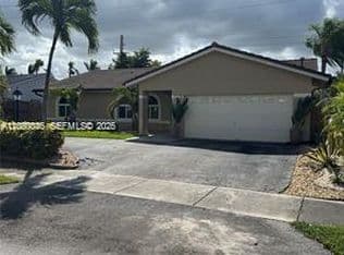 4+1 Müstakil ev — 14700 SW 151st Ter, Miami, 33196