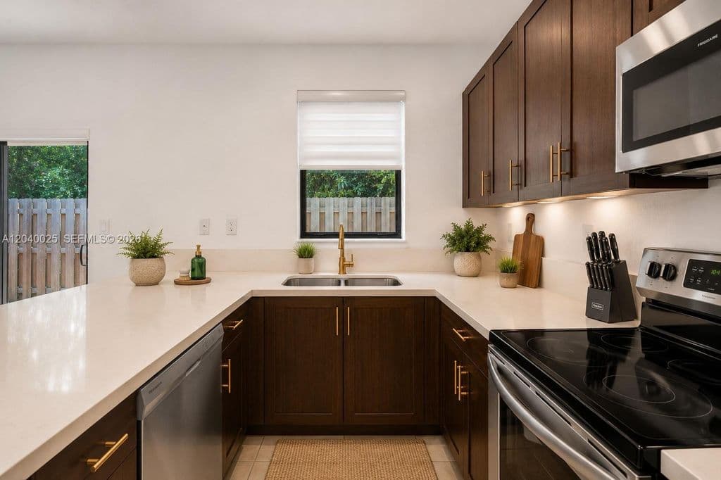 3-bedroom Property — 670 NE 207th St