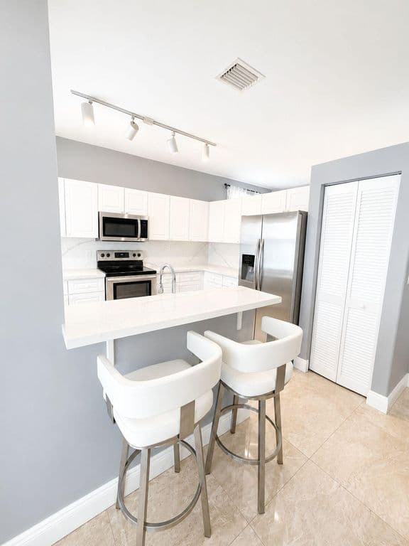 3-bedroom Single-Family Home — 6937 Turtle Bay Terrace