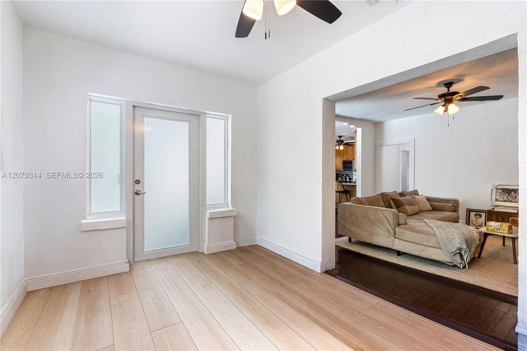 3+1 Müstakil ev — 2465 Inagua Ave