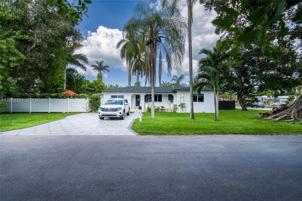 3+1 Müstakil ev — 13501 NE Miami Ct