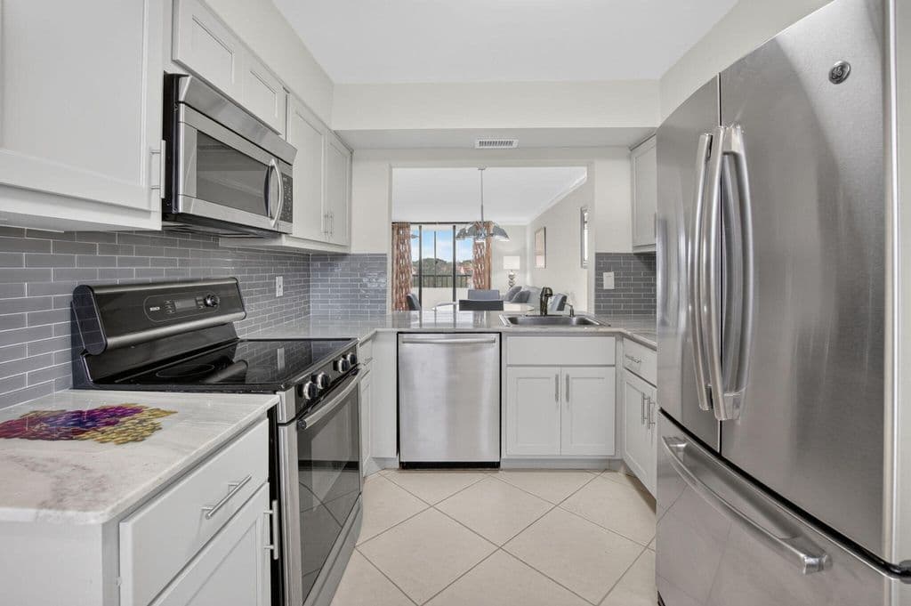 2-bedroom Condo — 2070 Homewood Boulevard #5050