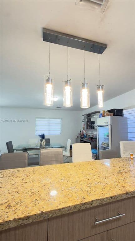 4+1 Müstakil ev — 920 NW 65th St