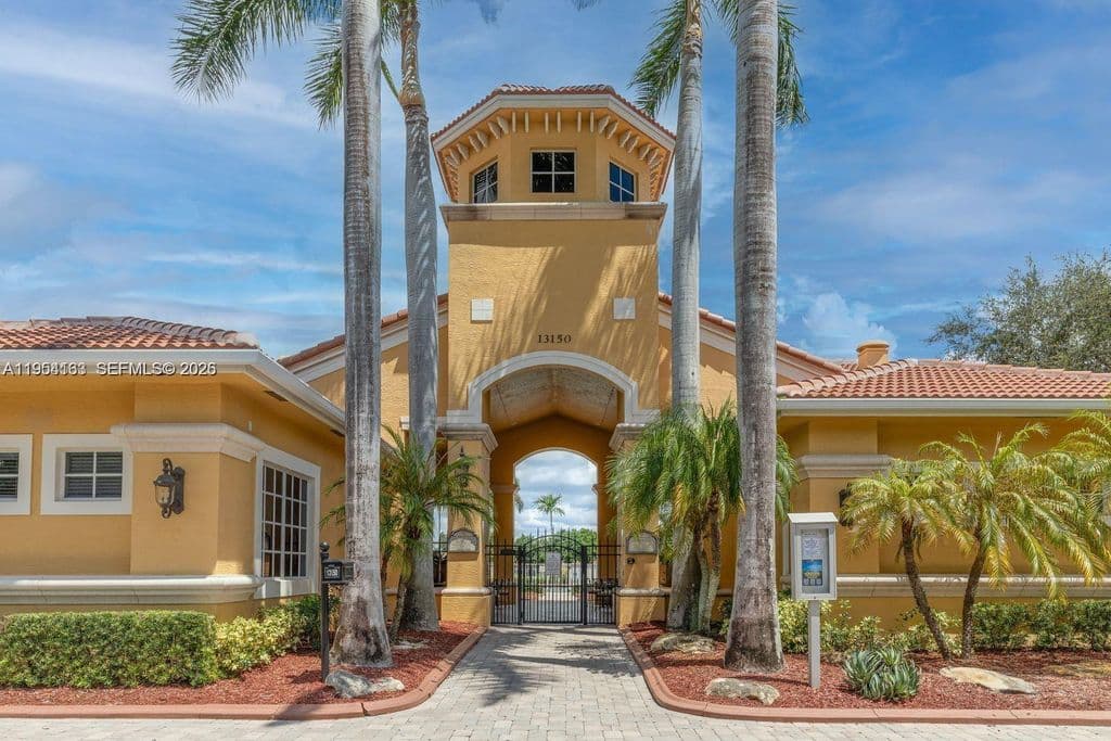 3+1 Condo — 13216 SW 44th St #11204