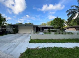 3+1 Müstakil ev — 12325 NE 2nd Ct, North Miami, 33161