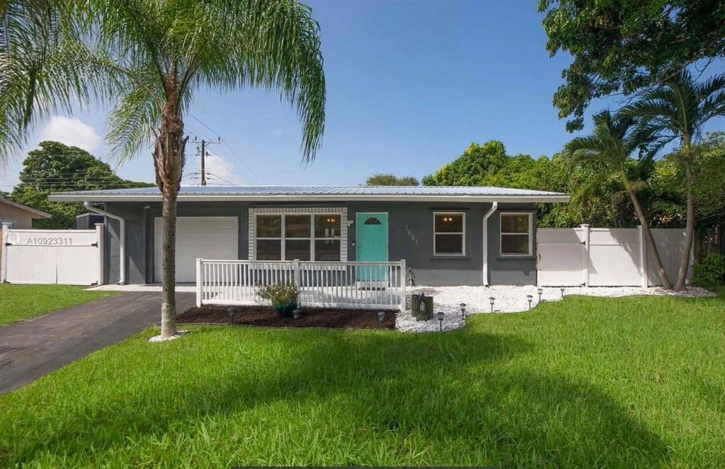 2-bedroom Single-Family Home — 1521 NE 32ND Court