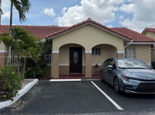 2-bedroom Townhouse — 7101 W 24th Ave APT 14, Hialeah, 33016