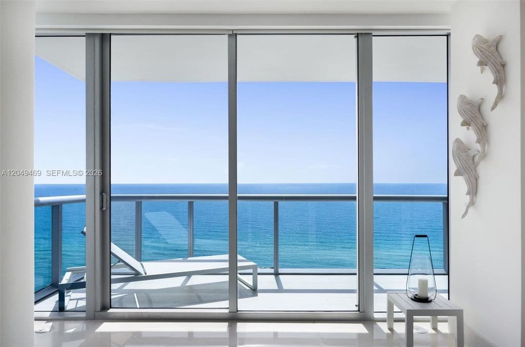 2-bedroom Condo — 6799 Collins Ave APT 1402
