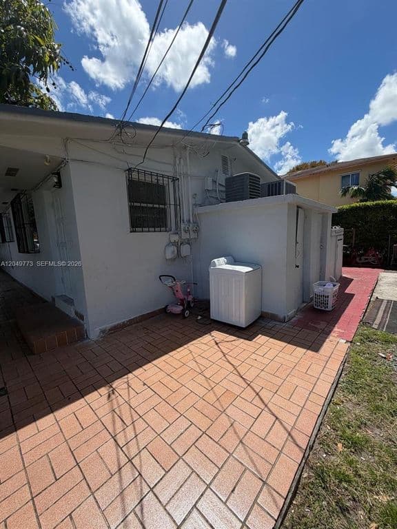 4-bedroom Single-Family Home — 41 E 20th St