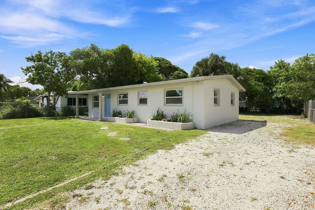 3-bedroom Single-Family Home — 1629 NW 15TH Court