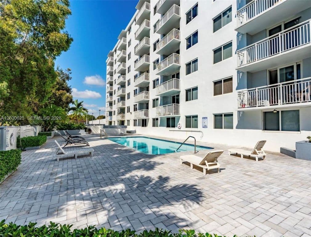 1+1 Condo — 1251 NE 108th St APT 409