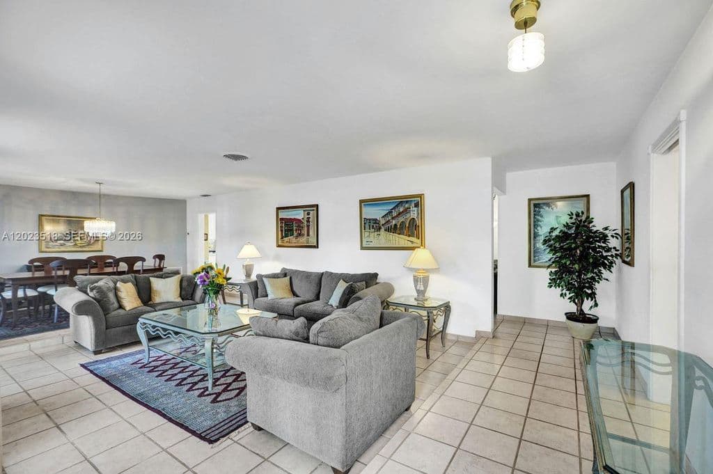 3+1 Müstakil ev — 8521 SW 86th Ct