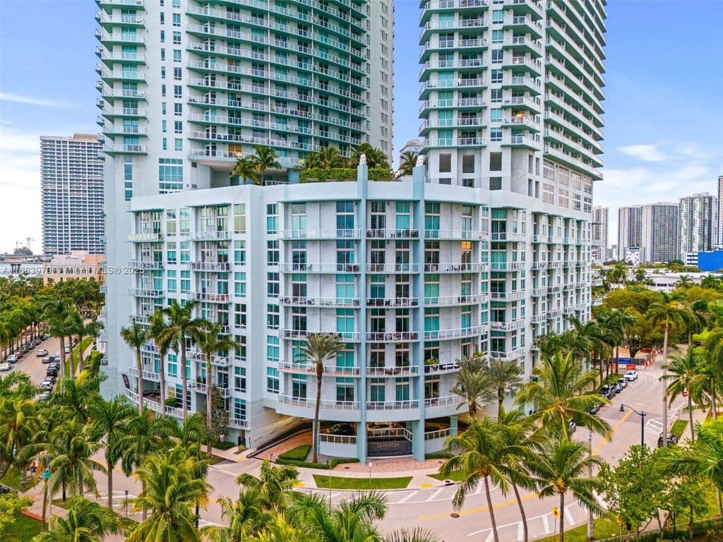 2-bedroom Condo — 1900 N Bayshore Dr APT 4018