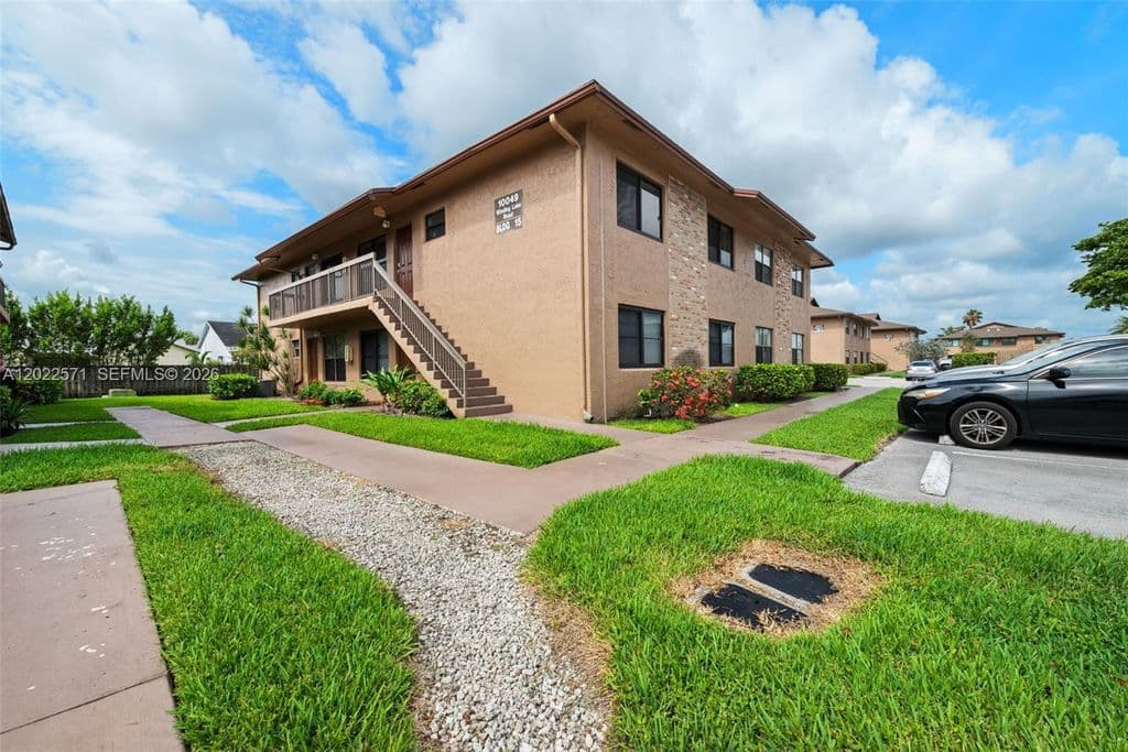 2-bedroom Condo — 10049 Winding Lake Rd APT 202