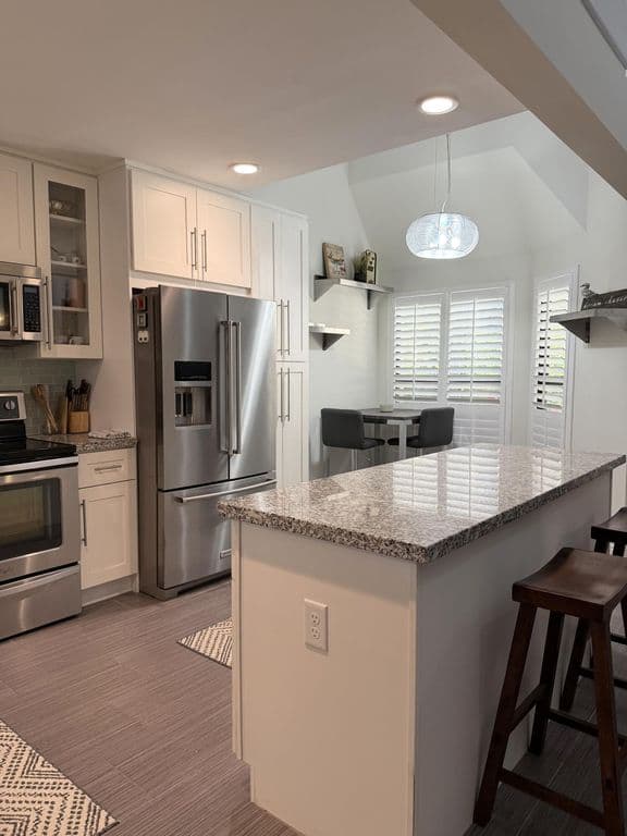 3-bedroom Property — 1400 NW 9th Avenue #D-28