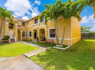 3+1 Townhouse — 810 NE 212th Ter APT 2, Miami, 33179