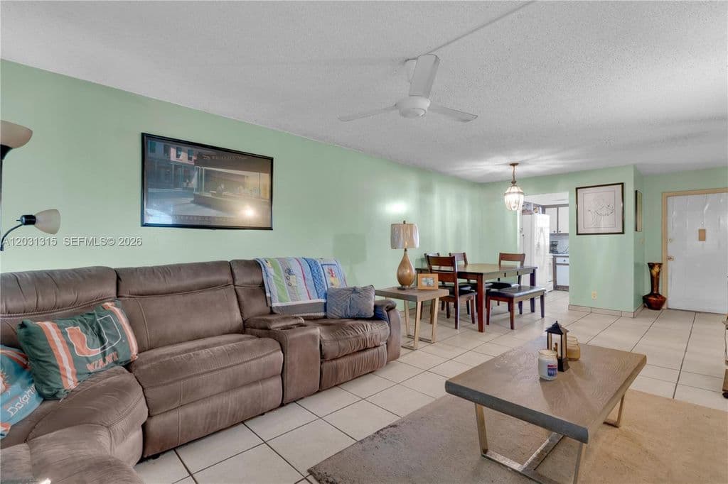 2+1 Condo — 1200 Tallwood Ave APT 202