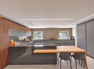 4+1 Müstakil ev — 19694 NE 24th Ave, Miami, 33180