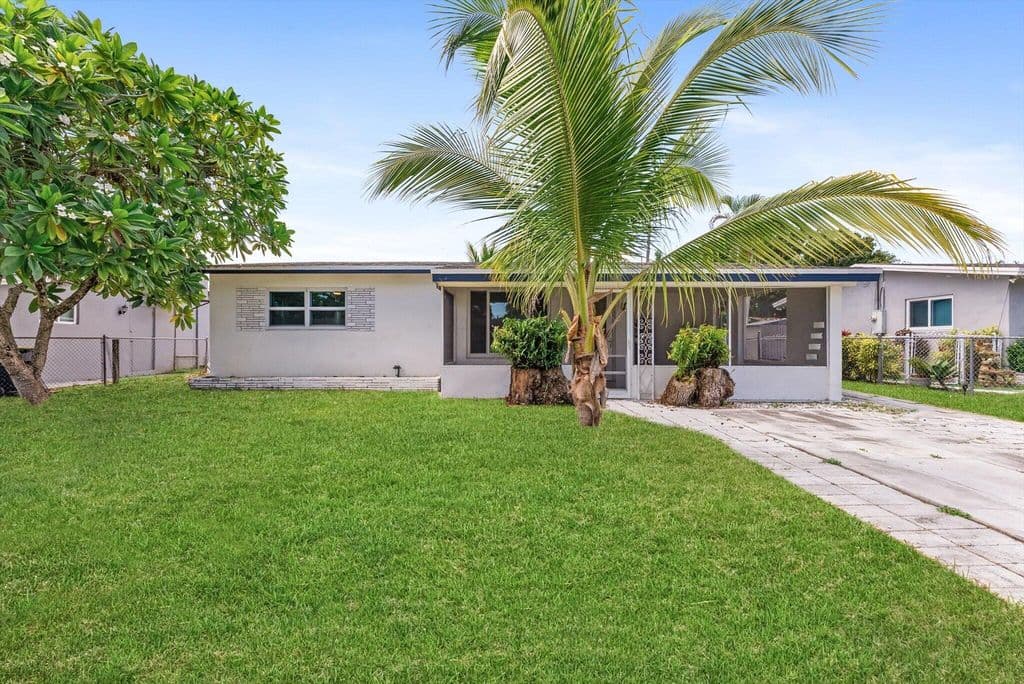 3-bedroom Single-Family Home — 4641 SW 25TH Terrace