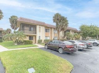 2-bedroom Condo — 325 Lakeview Dr APT 102, Weston, 33326