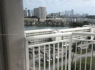 1-bedroom Condo — 18011 Biscayne Blvd APT 1403, North Miami Beach, 33160