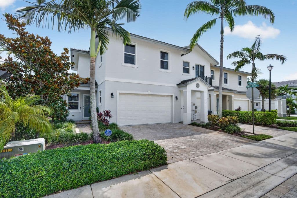 3+1 Mülk — 6994 Pines Circle