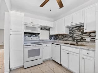 2-bedroom Condo — 201 Oxford 600, West Palm Beach, 33417
