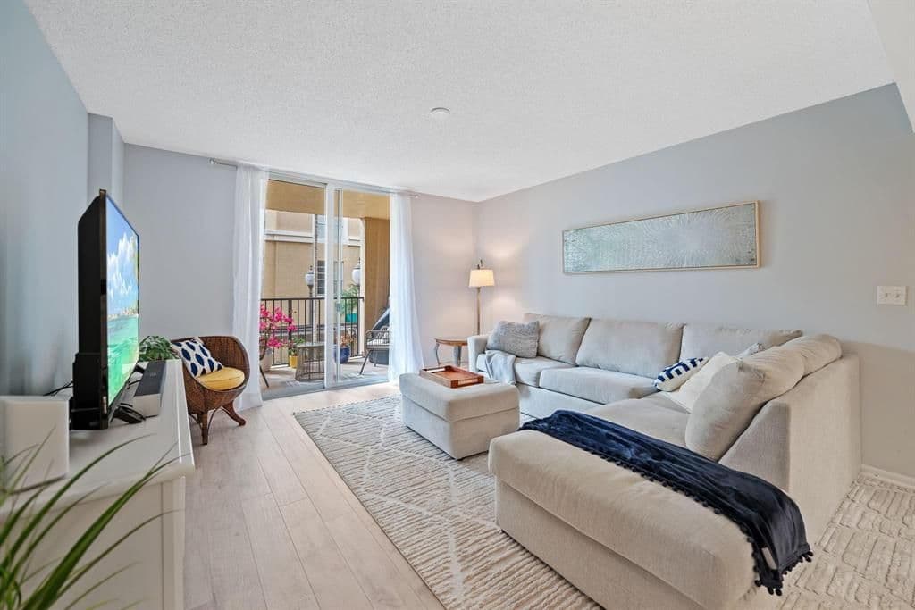 2+1 Condo — 520 SE 5TH Avenue #2202