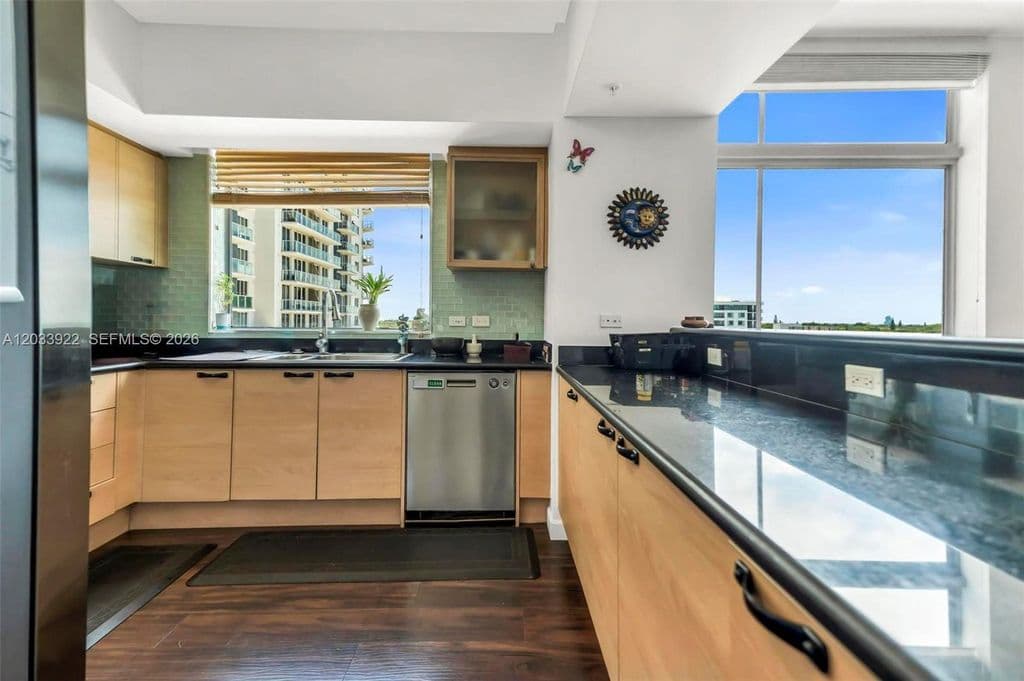 3+1 Condo — 140 S Dixie Hwy APT 501