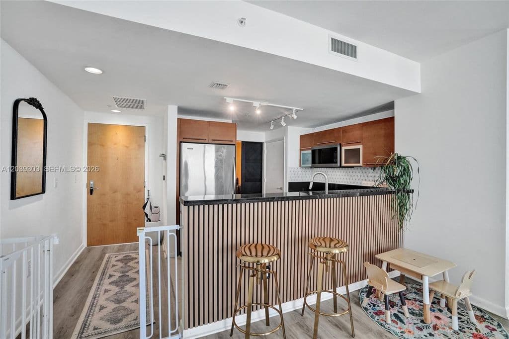 2+1 Condo — 244 Biscayne Blvd APT 3409