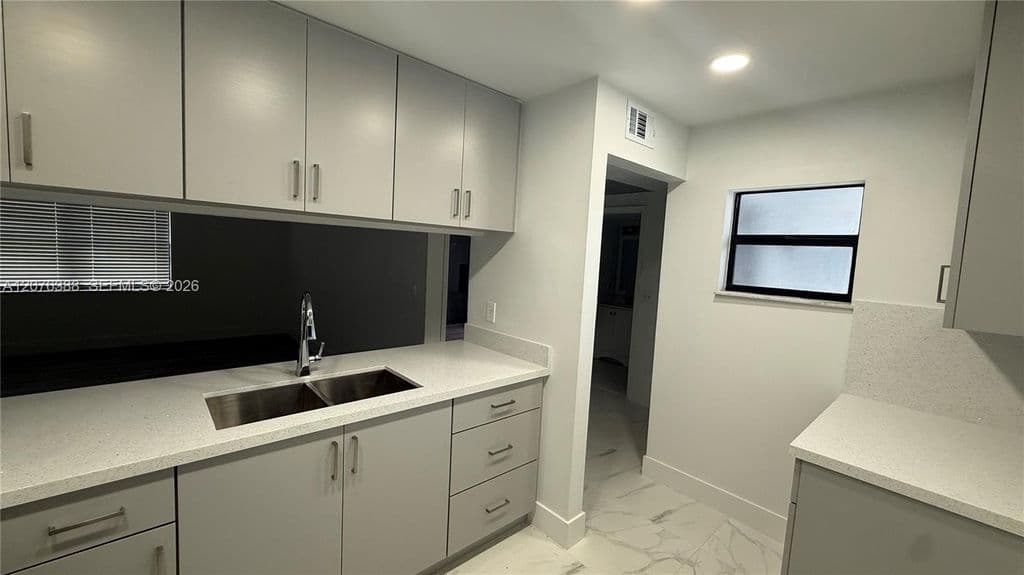 2+1 Condo — 2750 W 63rd Pl #12-24