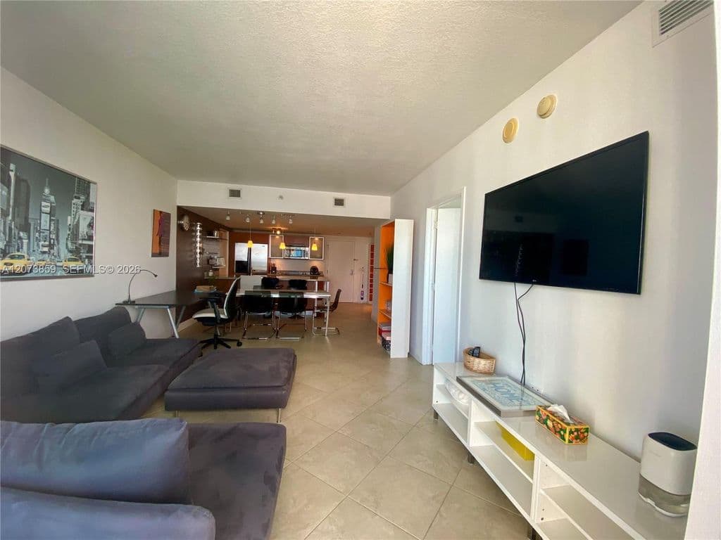1-bedroom Condo — 185 SW 7th St APT 1607