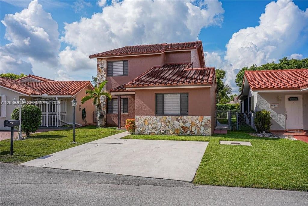 4-bedroom Single-Family Home — 10528 SW 69th Ter