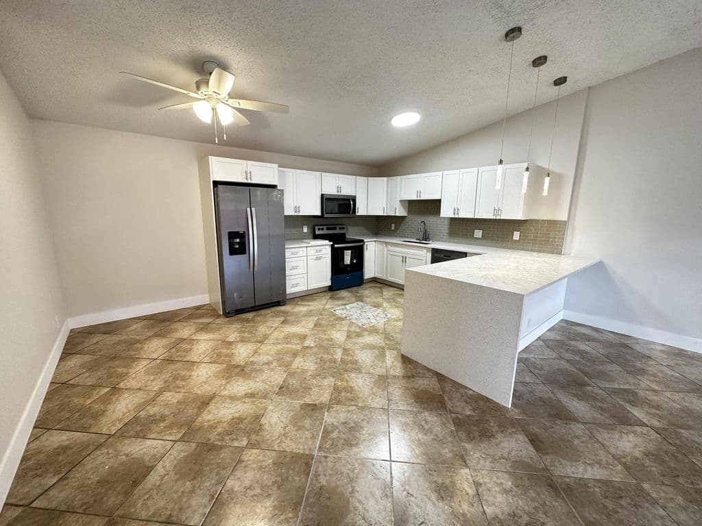 2-bedroom Single-Family Home — 4326 Woodstock Drive #C