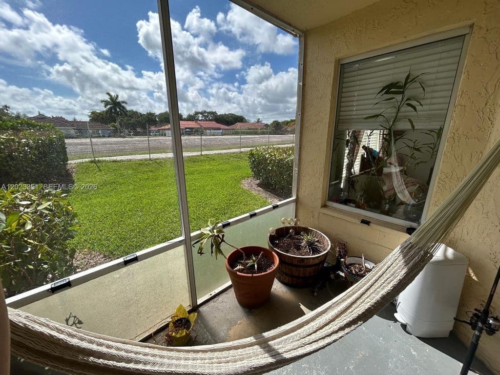 1+1 Condo — 977 Coral Club Dr #977